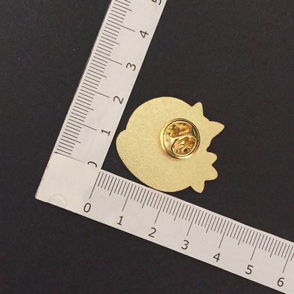 π50% OFF/3+...Cute Cartoon Black Kitten on Strawberry Pin - Picture 5 of 5